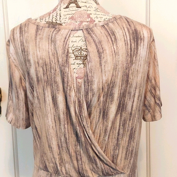 LISA RINNA TOP - Picture 7 of 9